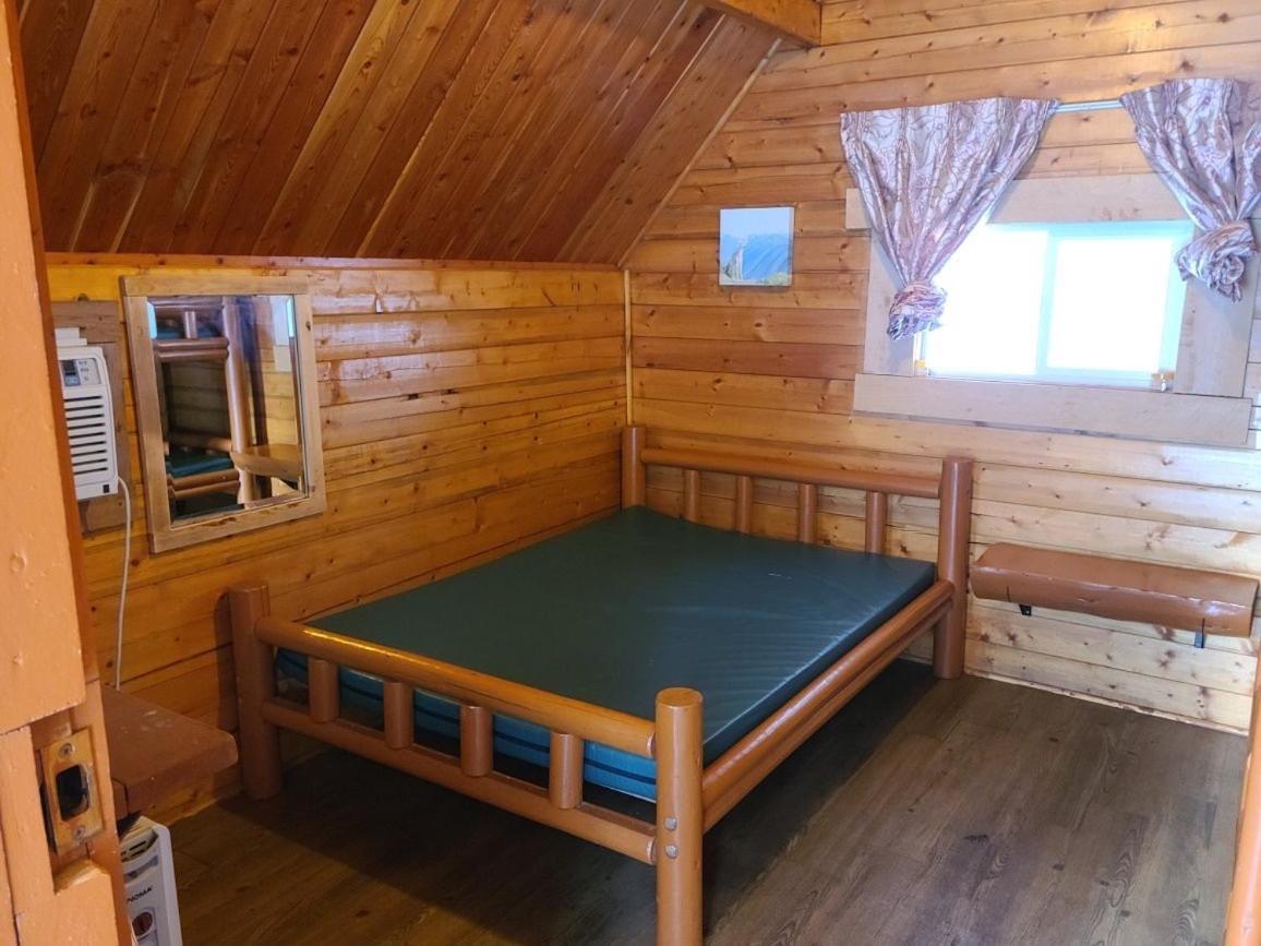 Sicamous Rv & Cabin Resort Malakwa Экстерьер фото