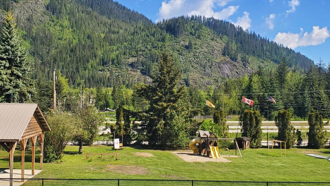 Sicamous Rv & Cabin Resort Malakwa Экстерьер фото
