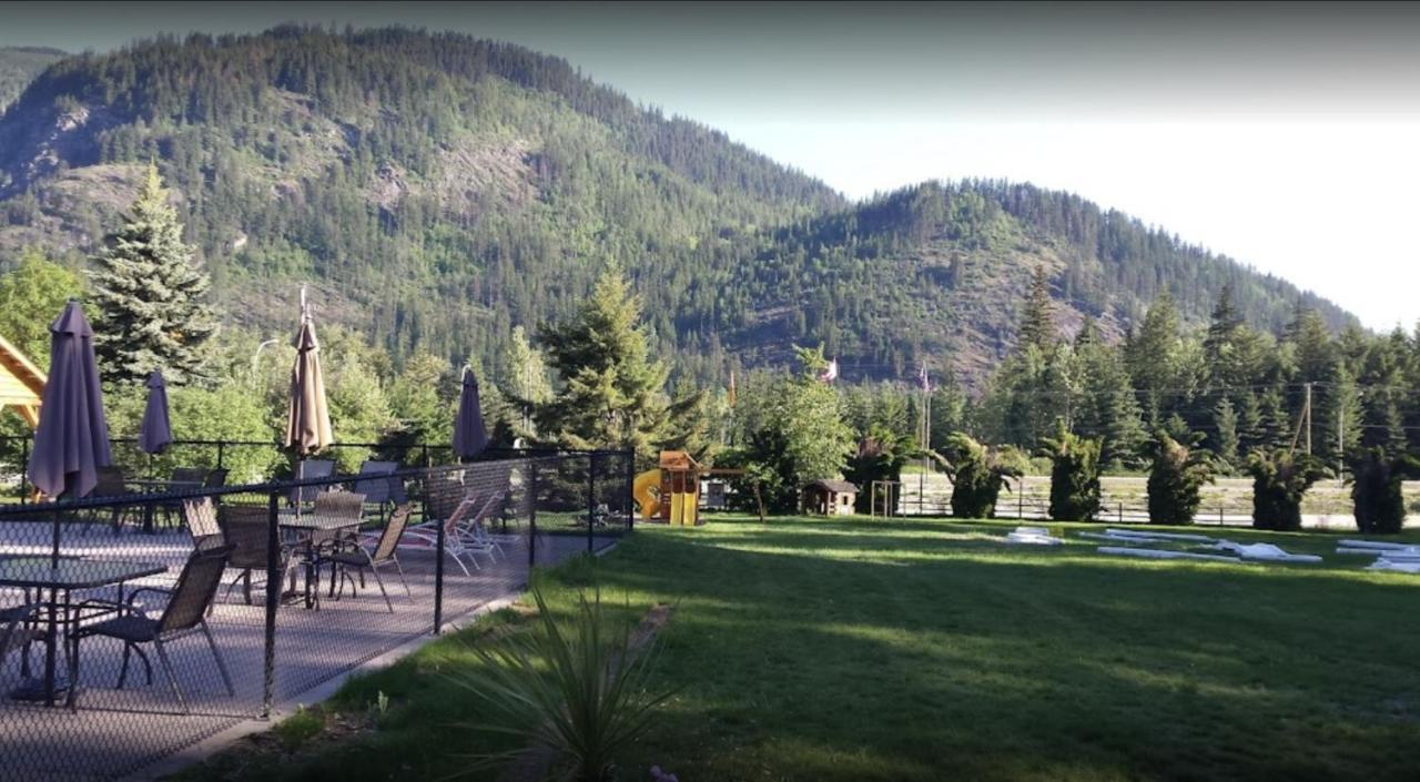 Sicamous Rv & Cabin Resort Malakwa Экстерьер фото