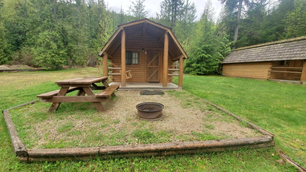 Sicamous Rv & Cabin Resort Malakwa Экстерьер фото